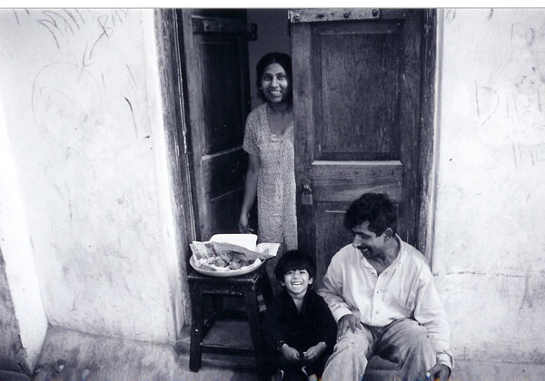 Mombassa - old town smiley kid and parents BW