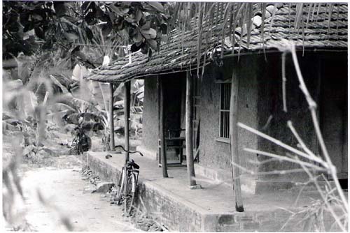 Vietnam Hoi Ann - old house and bike