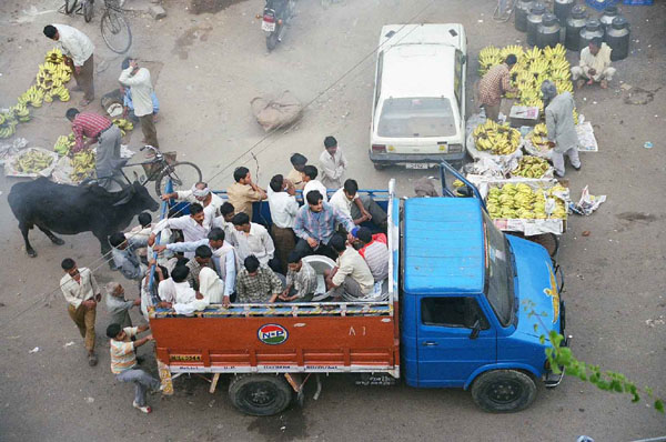 Delhi - truck crew