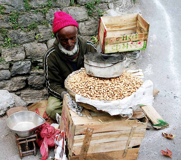 Nainital - peanut vendor