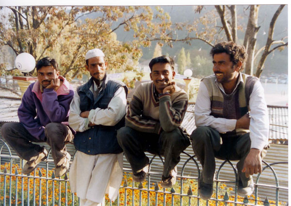 Nainital - quatro on fence