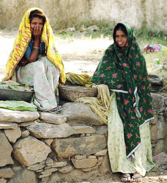 Ranakpur - 2 ladies from bus