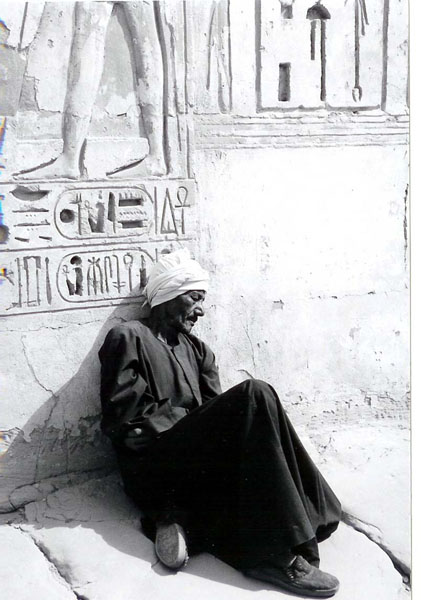 Luxor - Medinat Habu sleeper BW